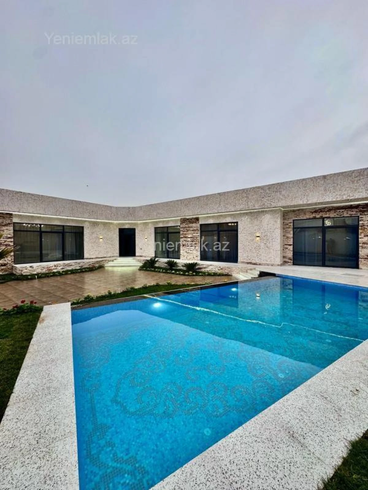 Satılır 5 otaqlı həyət evi 200 m²