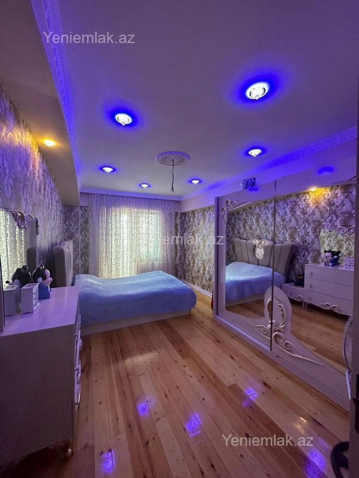 Satılır 4 otaqlı yeni tikili 200 m²