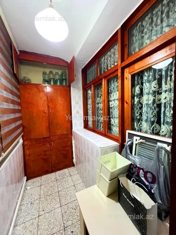 Satılır 5 otaqlı köhnə tikili 120 m²