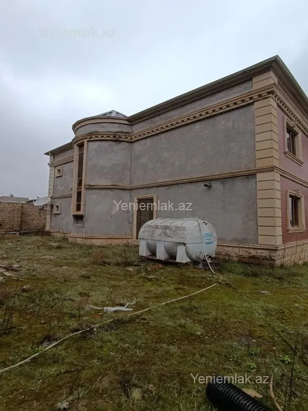Satılır 6 otaqlı həyət evi 340 m²