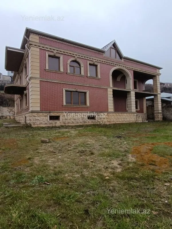 Satılır 6 otaqlı həyət evi 340 m²