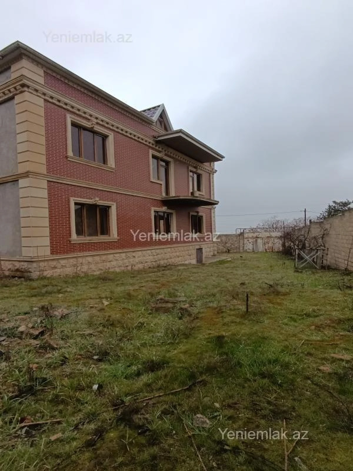 Satılır 6 otaqlı həyət evi 340 m²