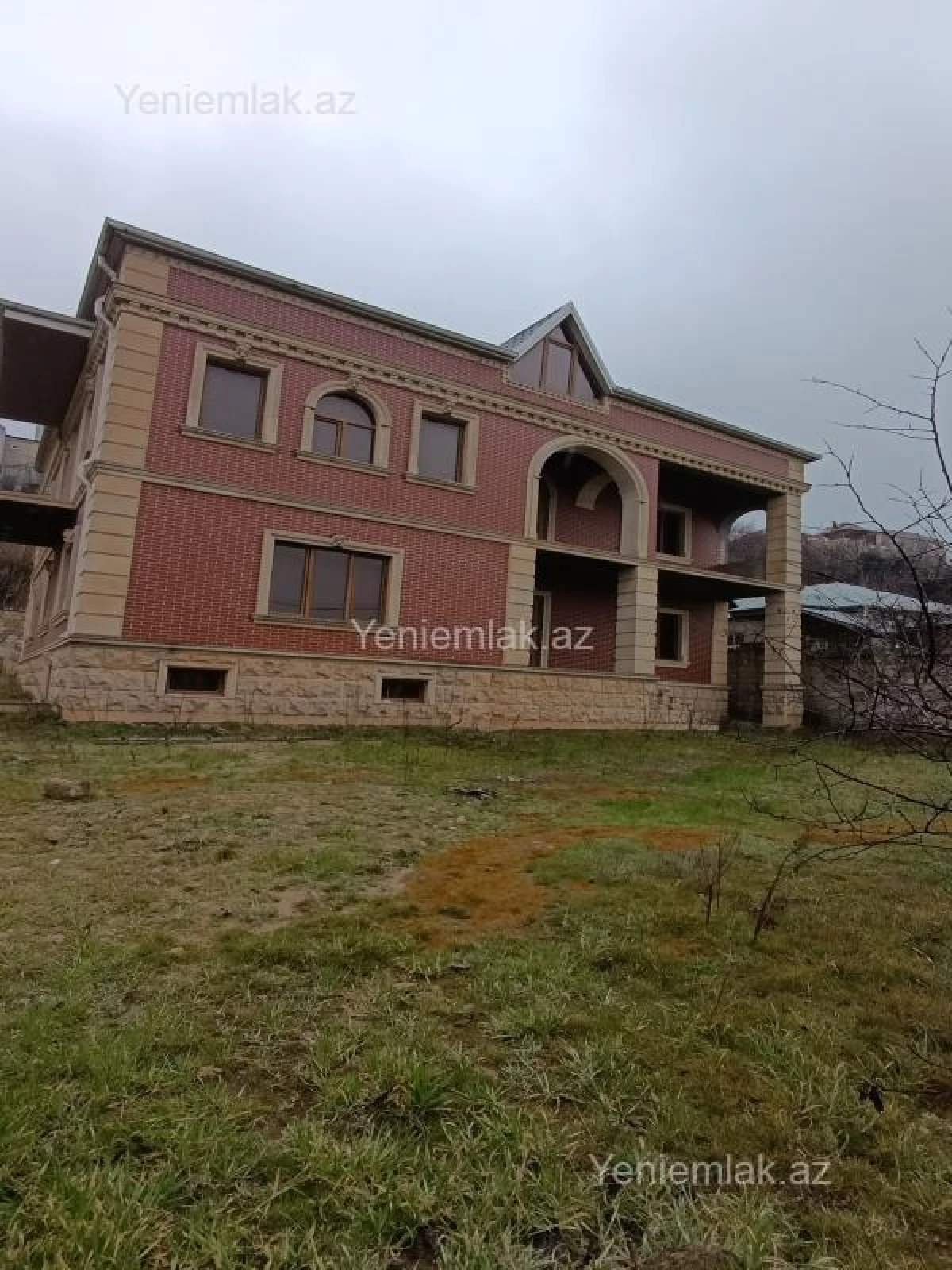 Satılır 6 otaqlı həyət evi 340 m²