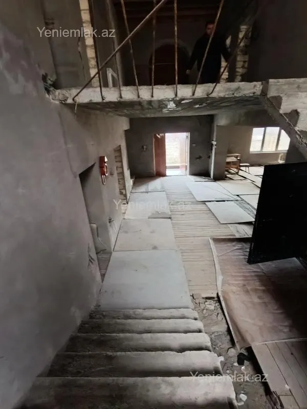 Satılır 6 otaqlı həyət evi 340 m²