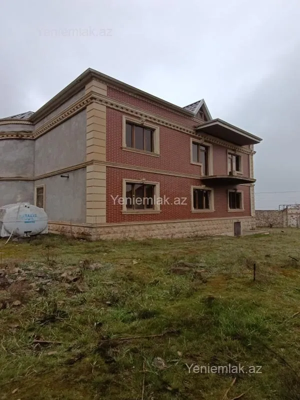 Satılır 6 otaqlı həyət evi 340 m²