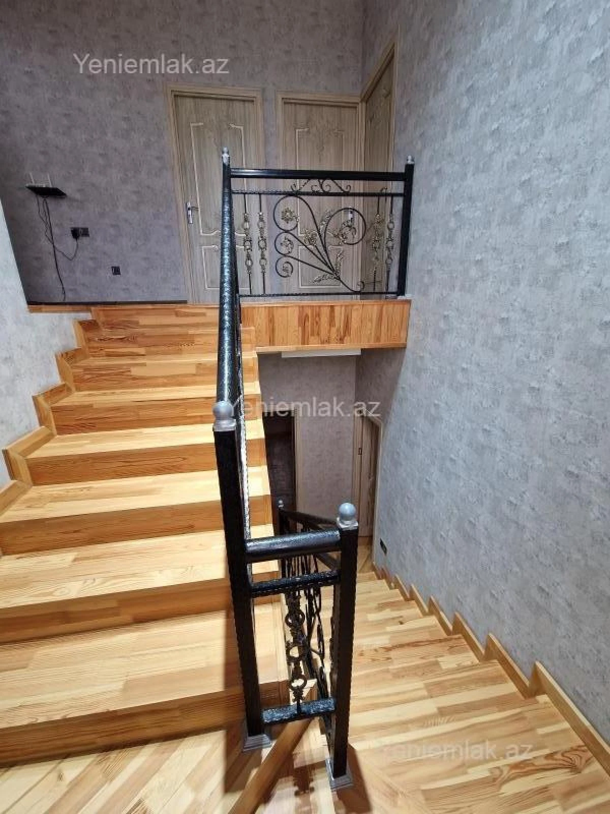 Satılır 5 otaqlı həyət evi 200 m²