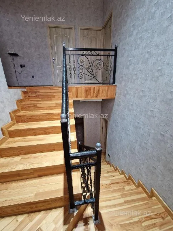 Satılır 5 otaqlı həyət evi 200 m²