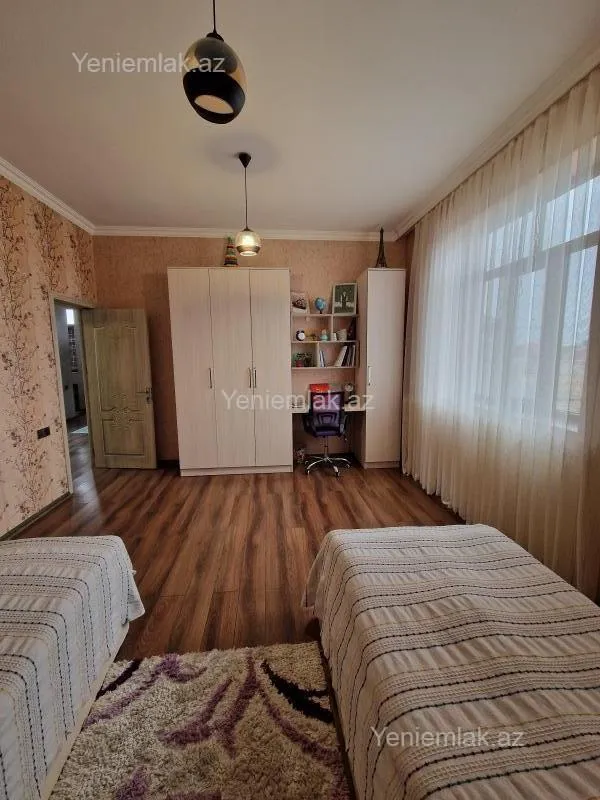 Satılır 5 otaqlı həyət evi 200 m²