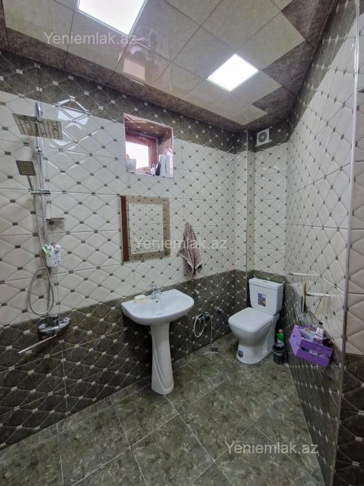 Satılır 5 otaqlı həyət evi 200 m²