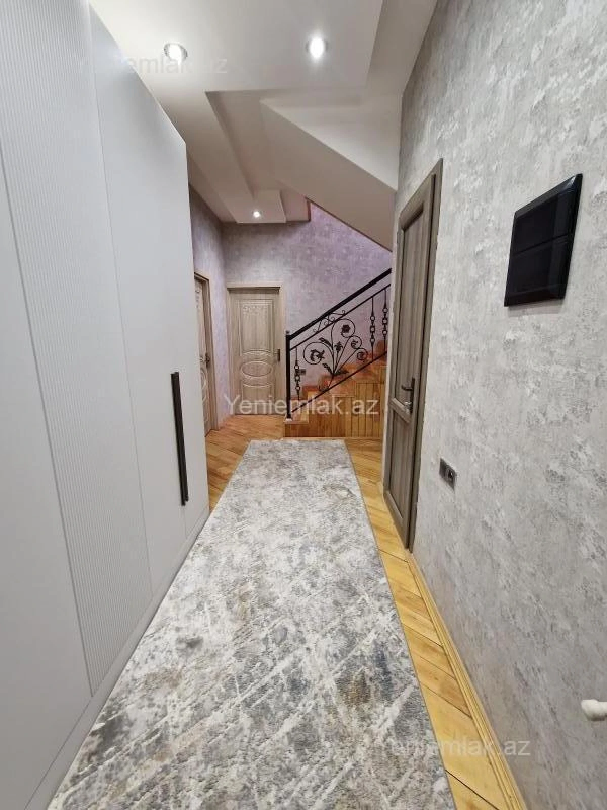 Satılır 5 otaqlı həyət evi 200 m²