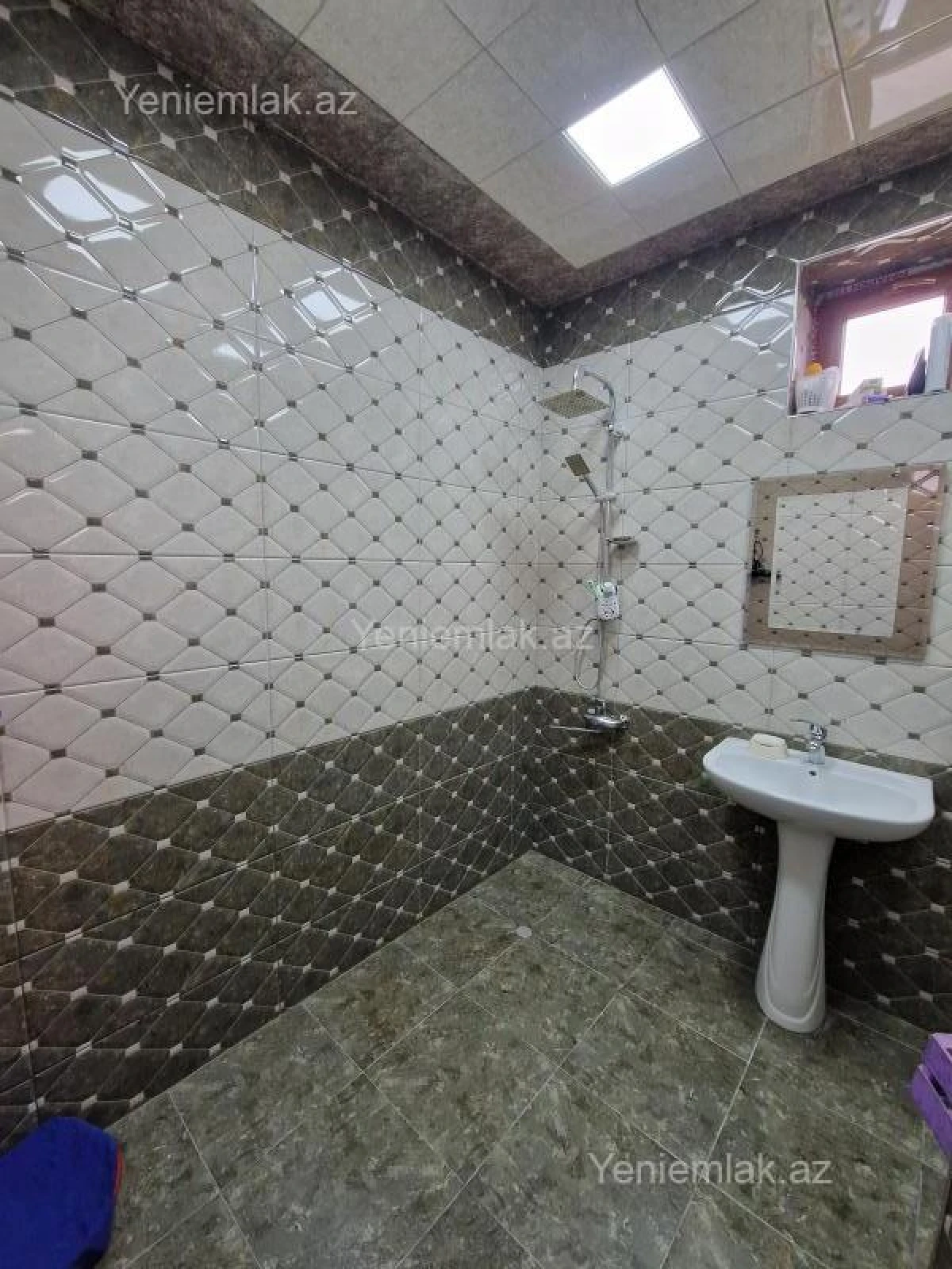 Satılır 5 otaqlı həyət evi 200 m²