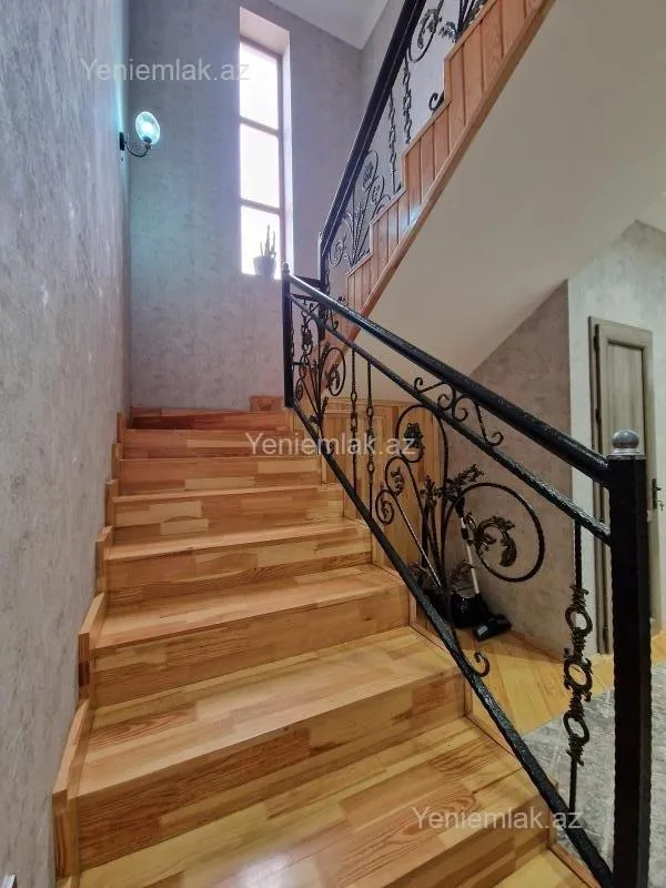 Satılır 5 otaqlı həyət evi 200 m²
