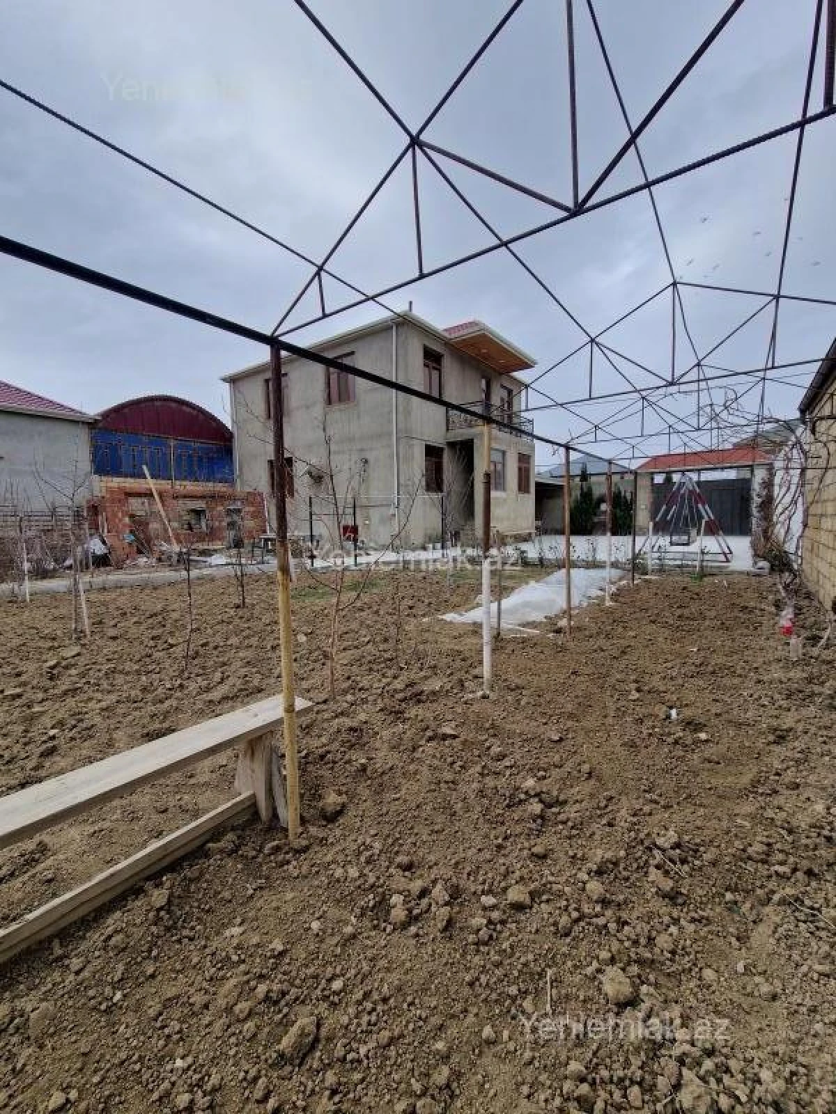 Satılır 5 otaqlı həyət evi 200 m²