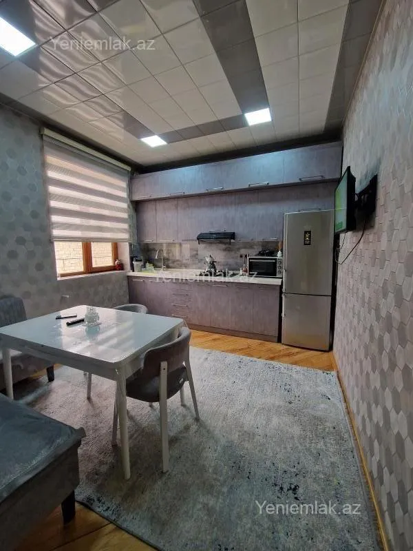 Satılır 5 otaqlı həyət evi 200 m²