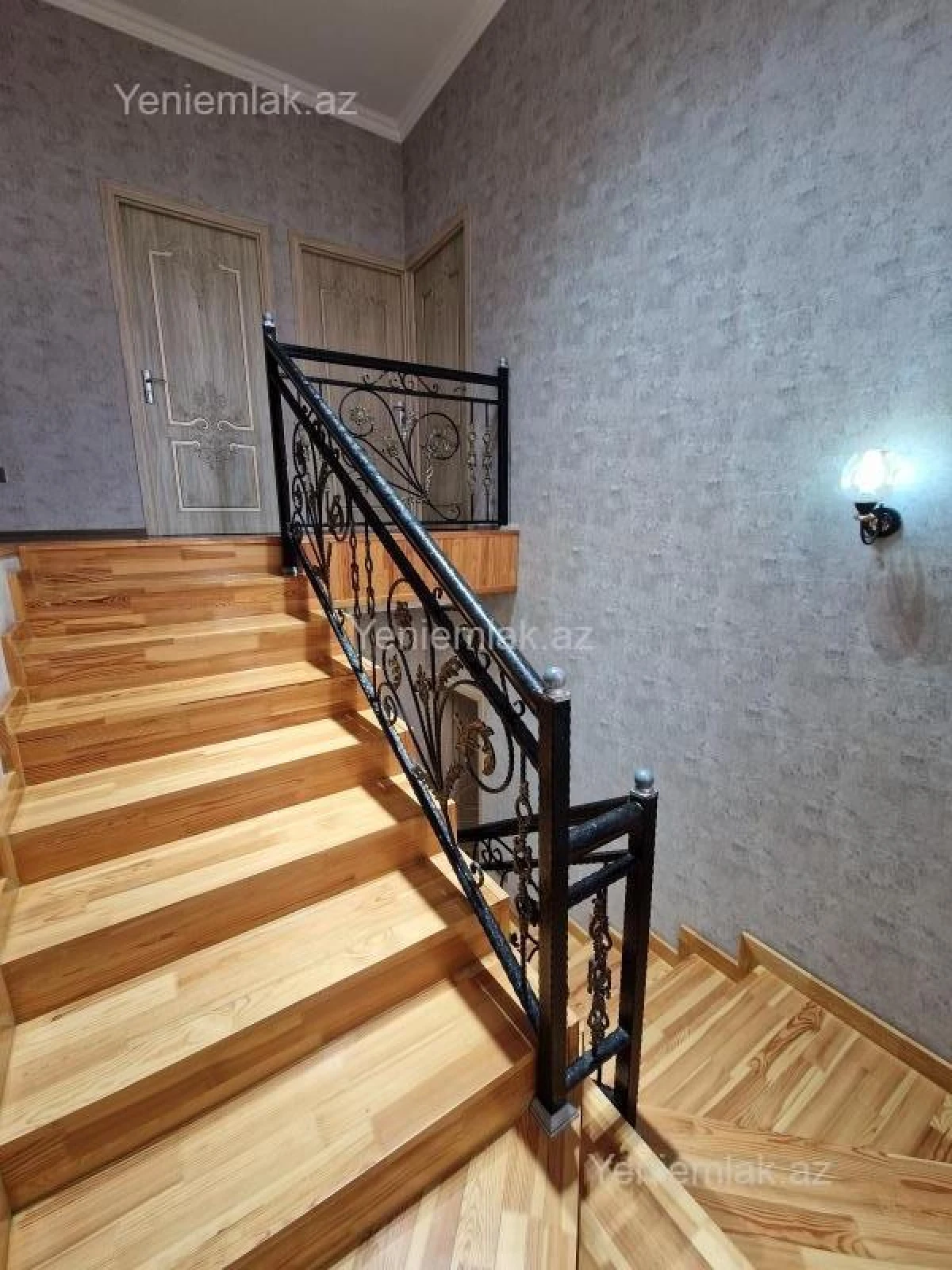 Satılır 5 otaqlı həyət evi 200 m²