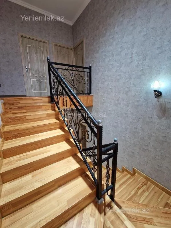 Satılır 5 otaqlı həyət evi 200 m²