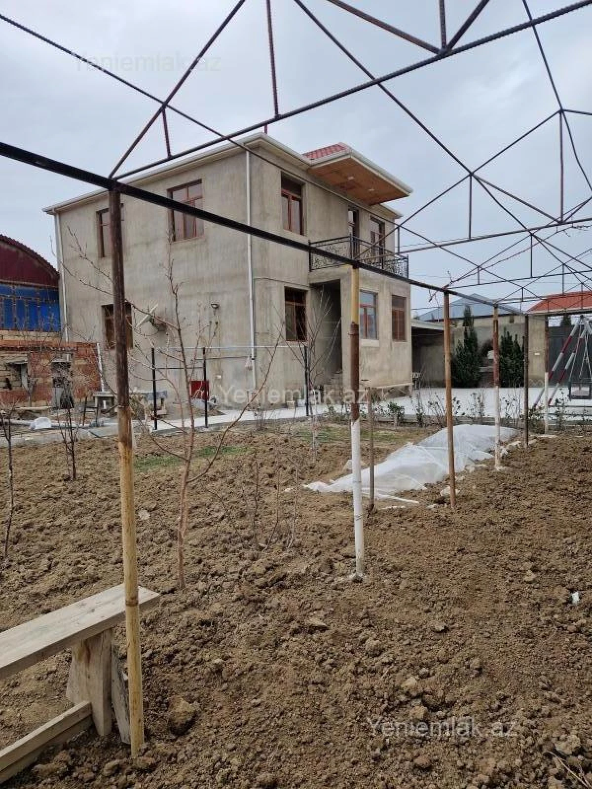 Satılır 5 otaqlı həyət evi 200 m²