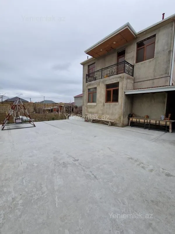 Satılır 5 otaqlı həyət evi 200 m²
