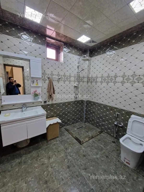 Satılır 5 otaqlı həyət evi 200 m²