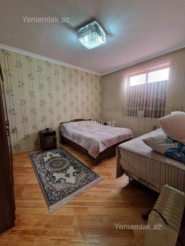 Satılır 5 otaqlı həyət evi 200 m²