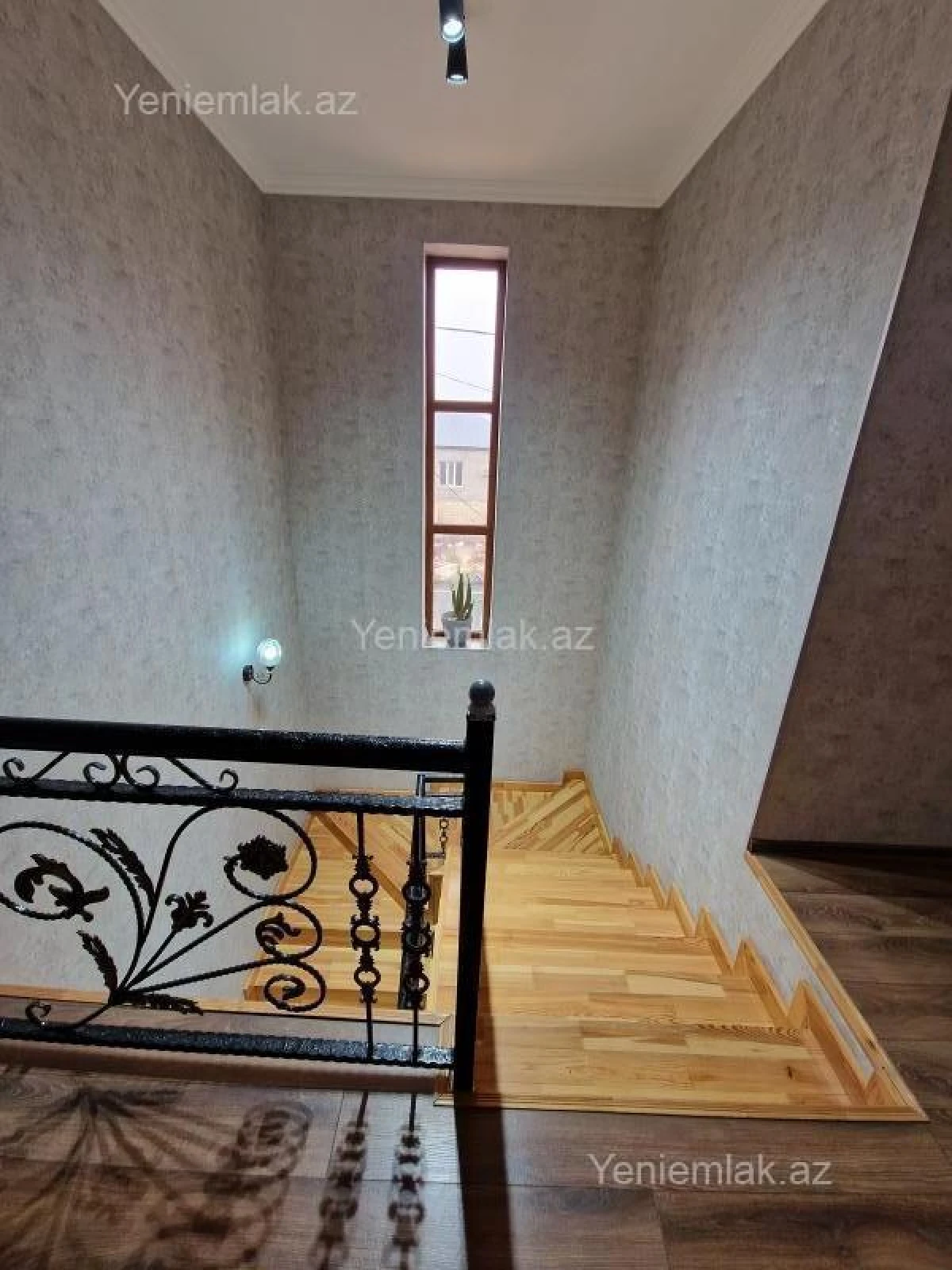 Satılır 5 otaqlı həyət evi 200 m²