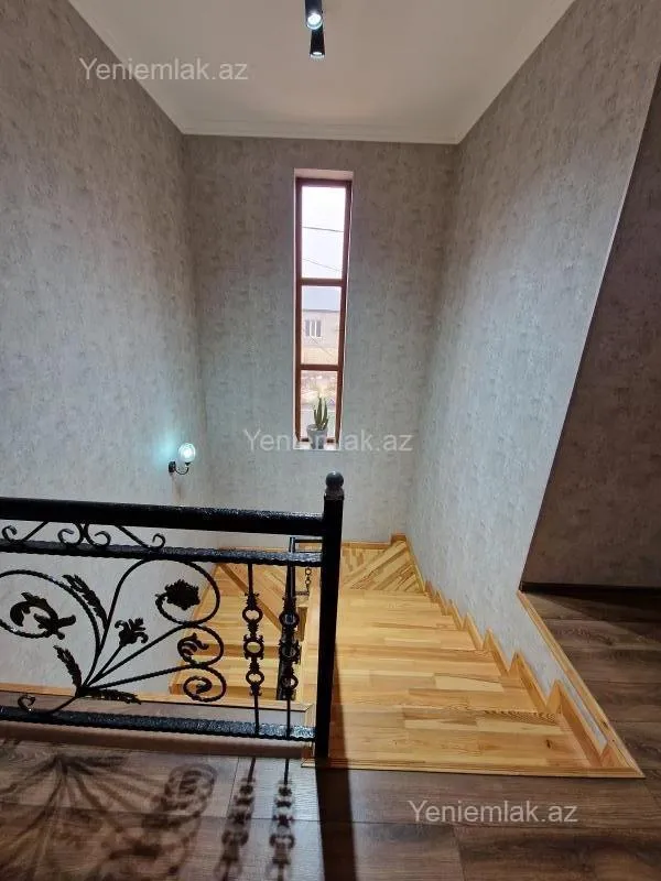 Satılır 5 otaqlı həyət evi 200 m²