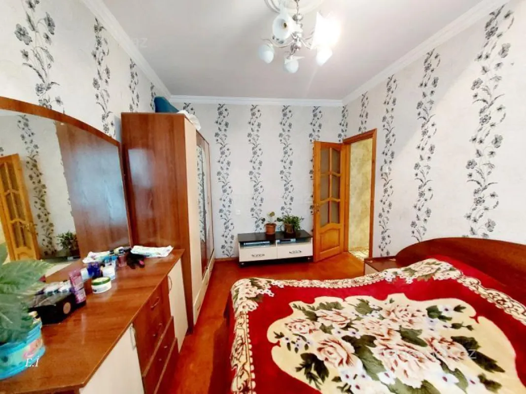 Satılır 5 otaqlı köhnə tikili 110 m²