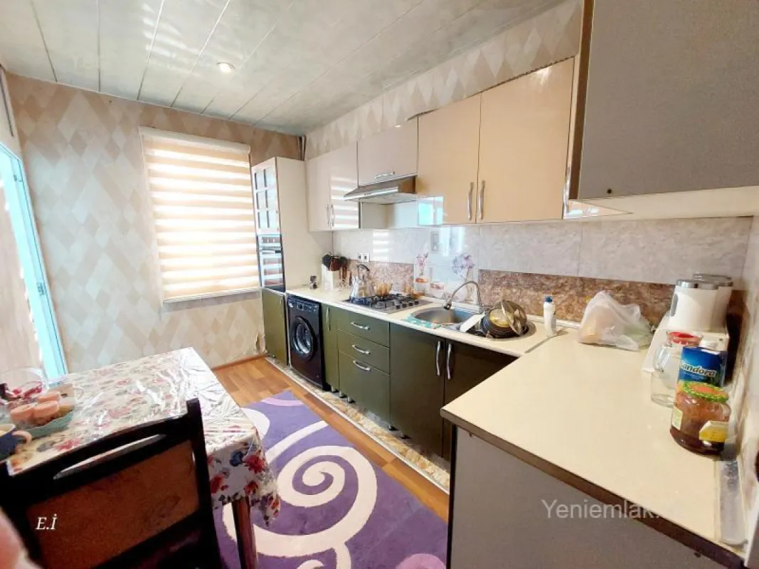 Satılır 5 otaqlı köhnə tikili 110 m²