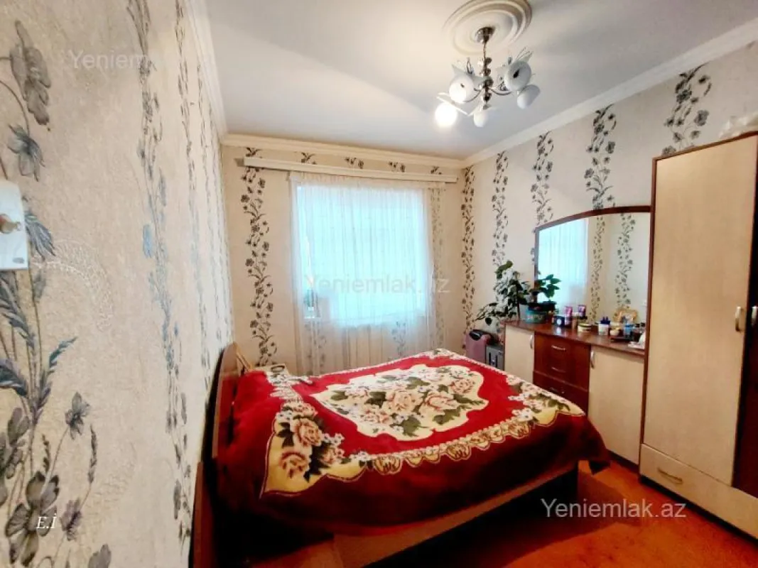 Satılır 5 otaqlı köhnə tikili 110 m²