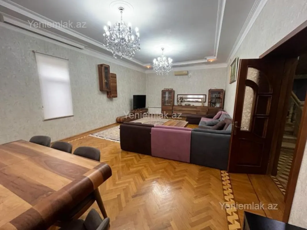 Satılır 10 otaqlı həyət evi 500 m²