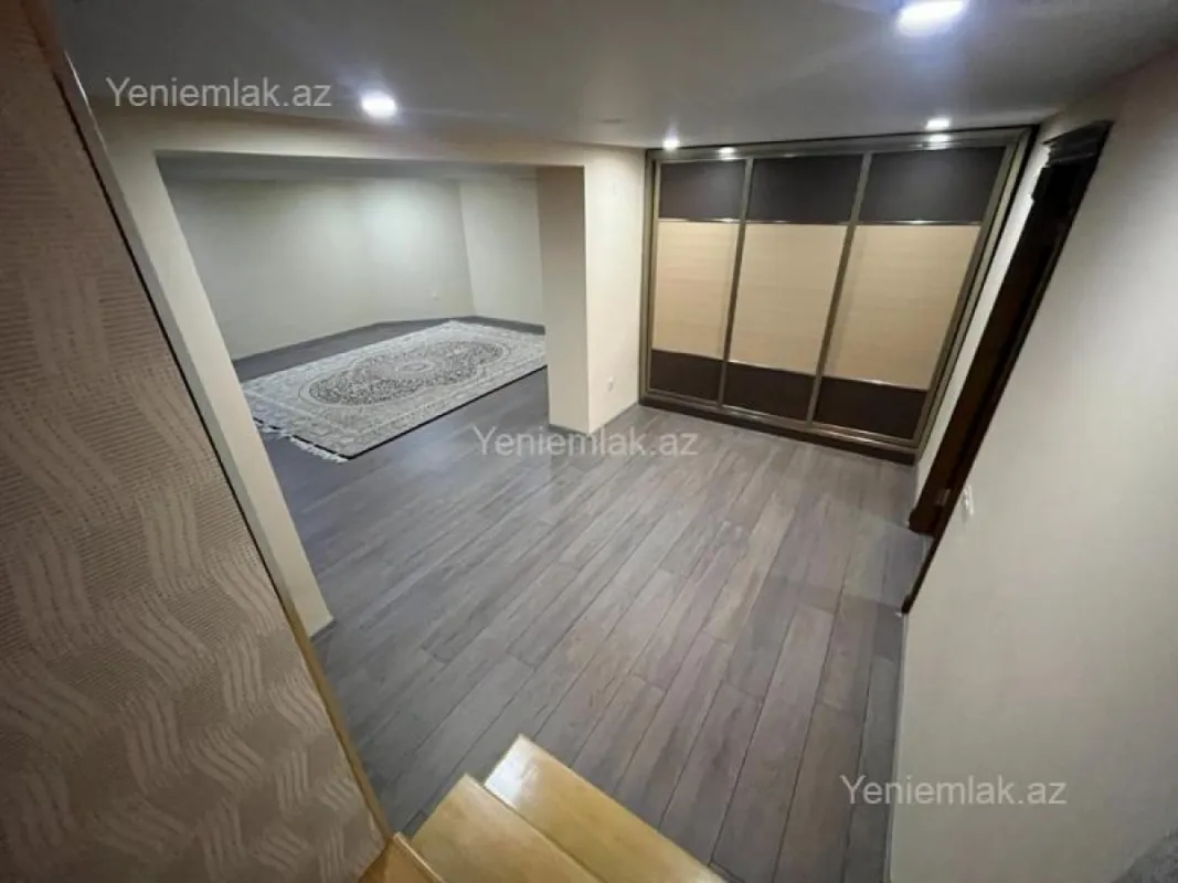 Satılır 10 otaqlı həyət evi 500 m²