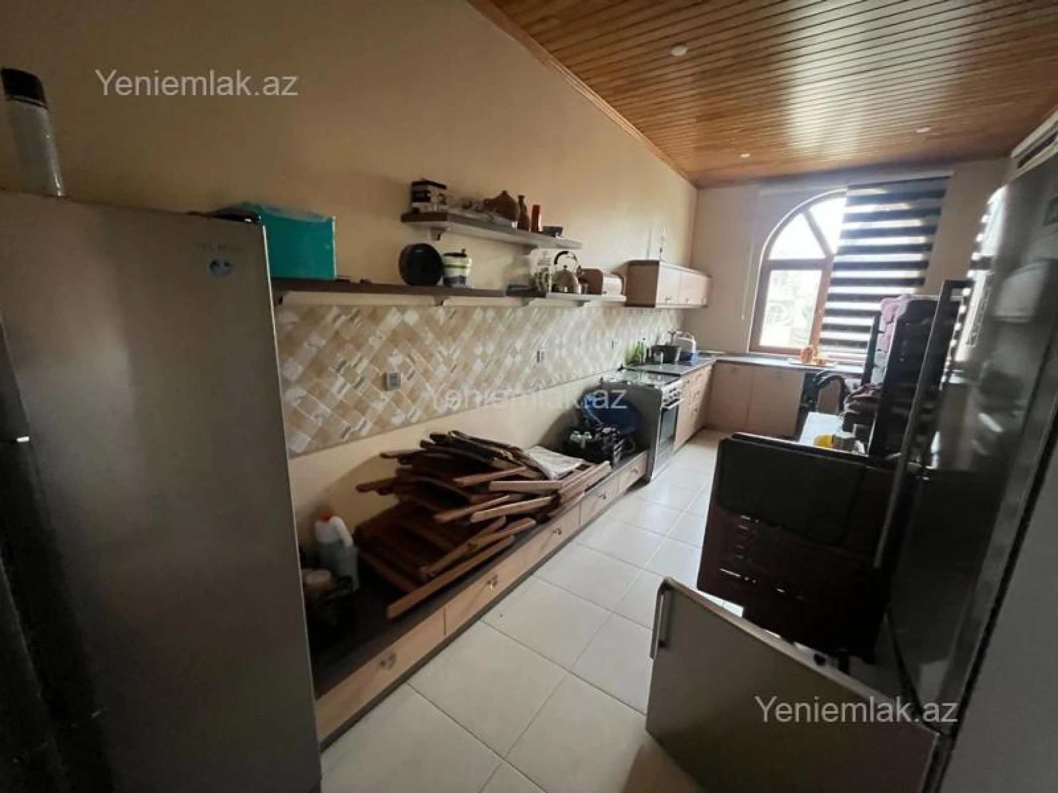 Satılır 10 otaqlı həyət evi 500 m²