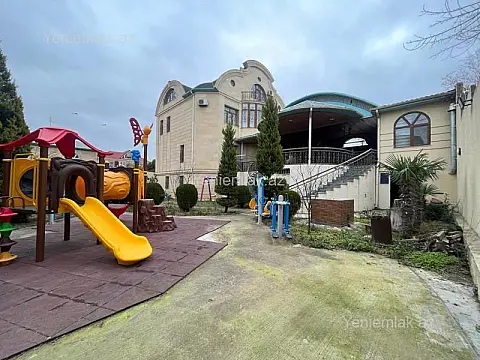 Satılır 10 otaqlı həyət evi 500 m²
