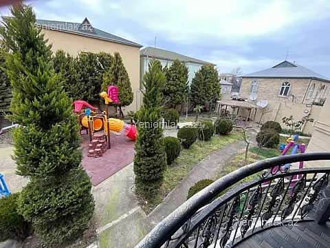 Satılır 10 otaqlı həyət evi 500 m²