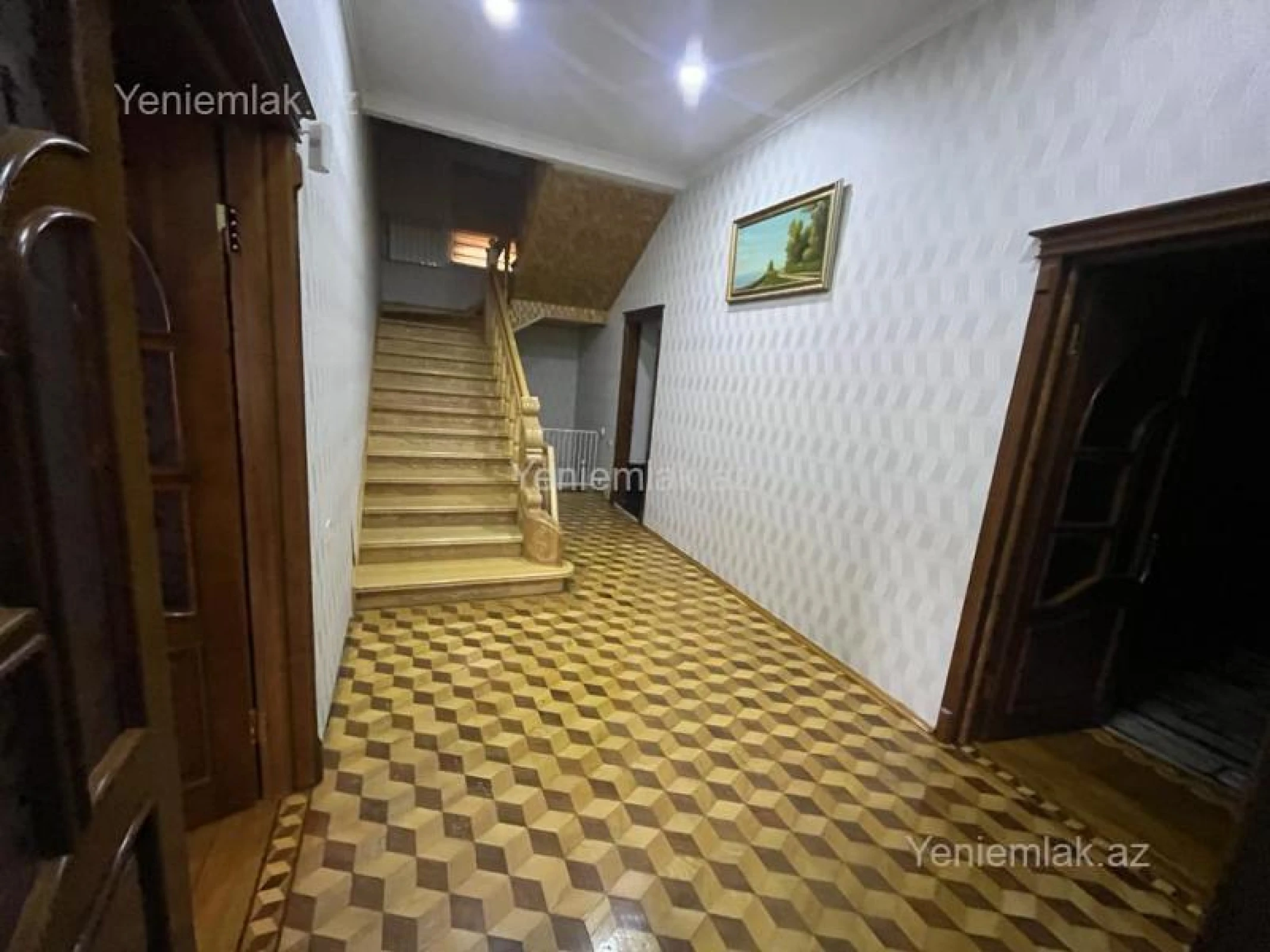 Satılır 10 otaqlı həyət evi 500 m²