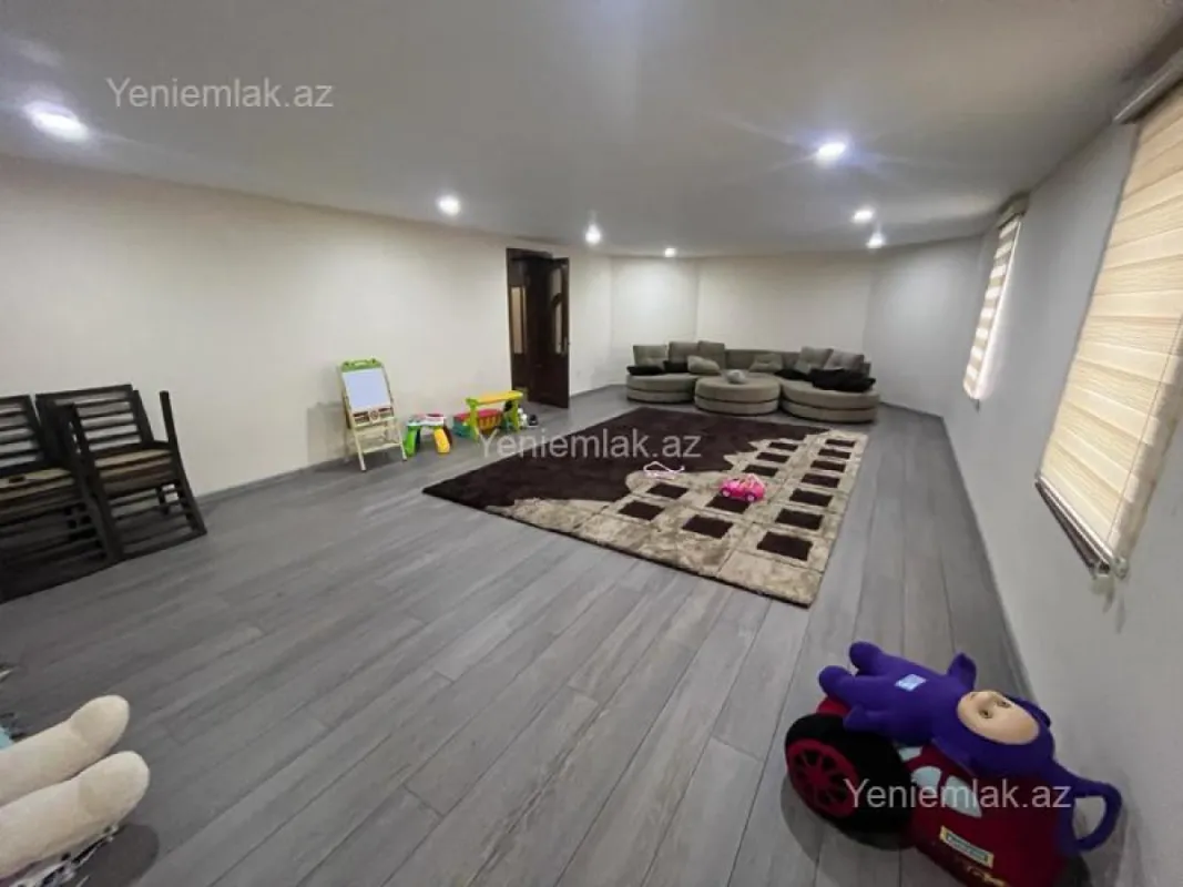 Satılır 10 otaqlı həyət evi 500 m²