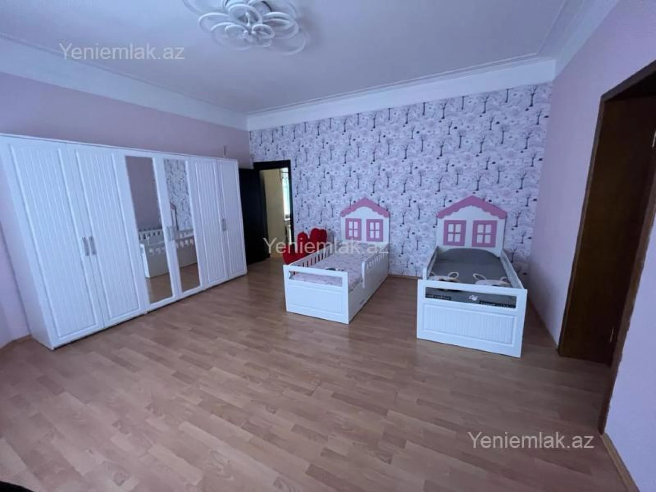 Satılır 10 otaqlı həyət evi 500 m²