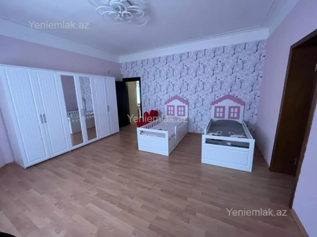 Satılır 10 otaqlı həyət evi 500 m²
