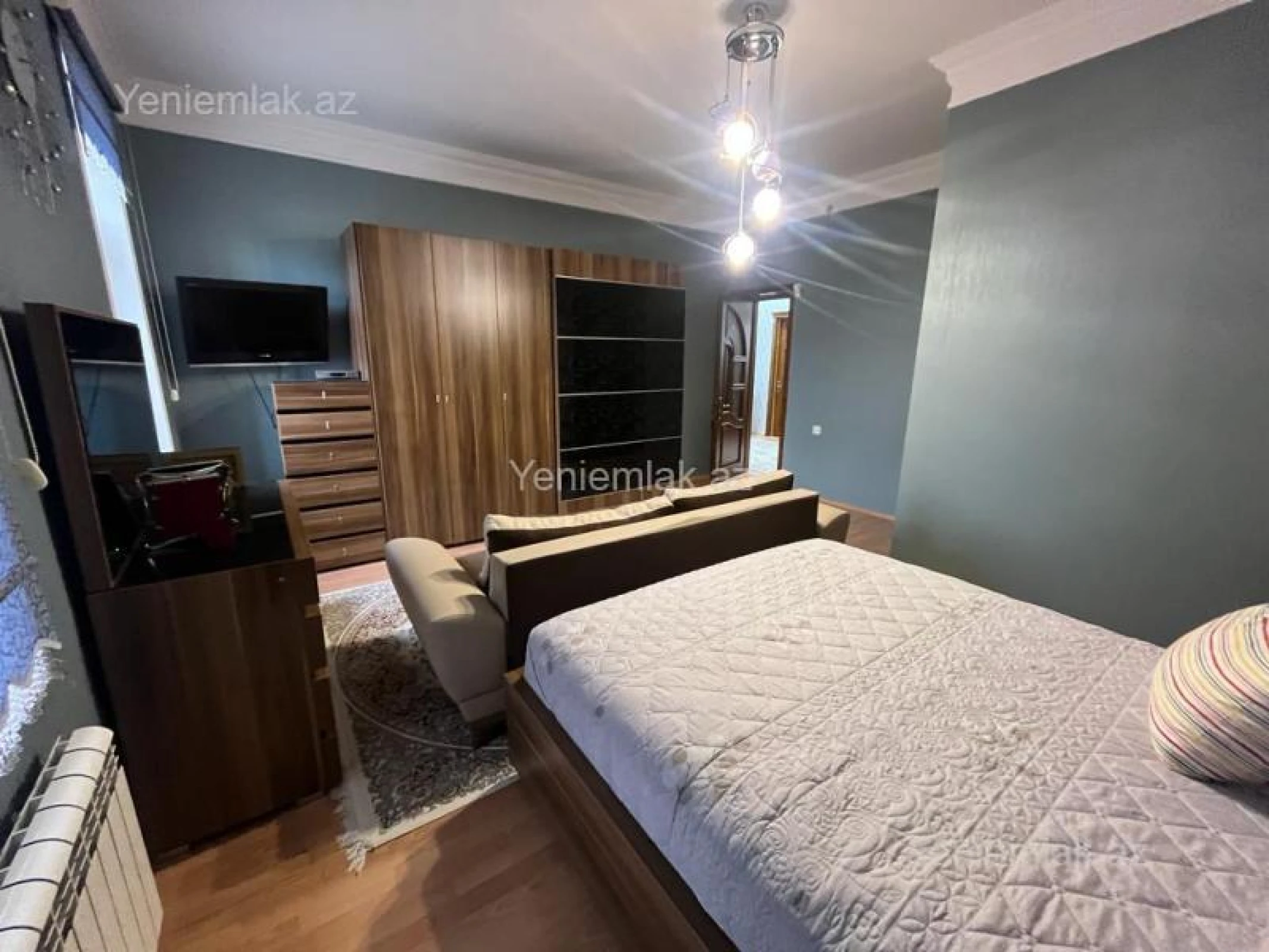 Satılır 10 otaqlı həyət evi 500 m²