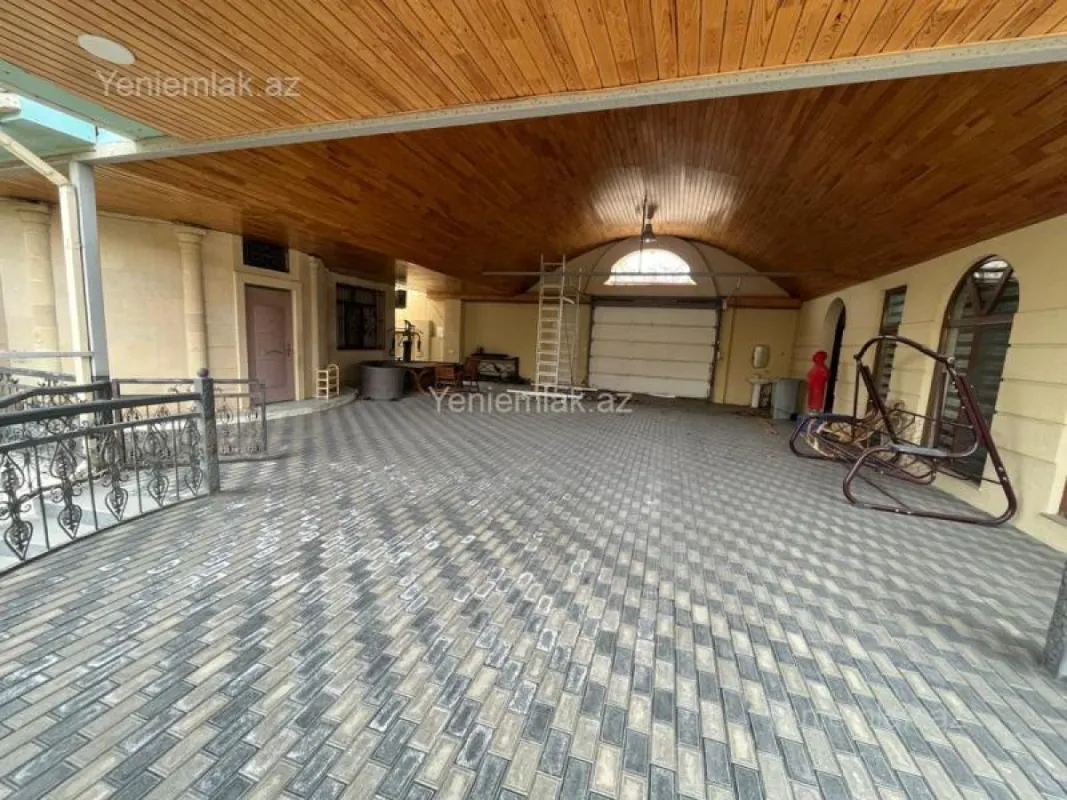 Satılır 10 otaqlı həyət evi 500 m²