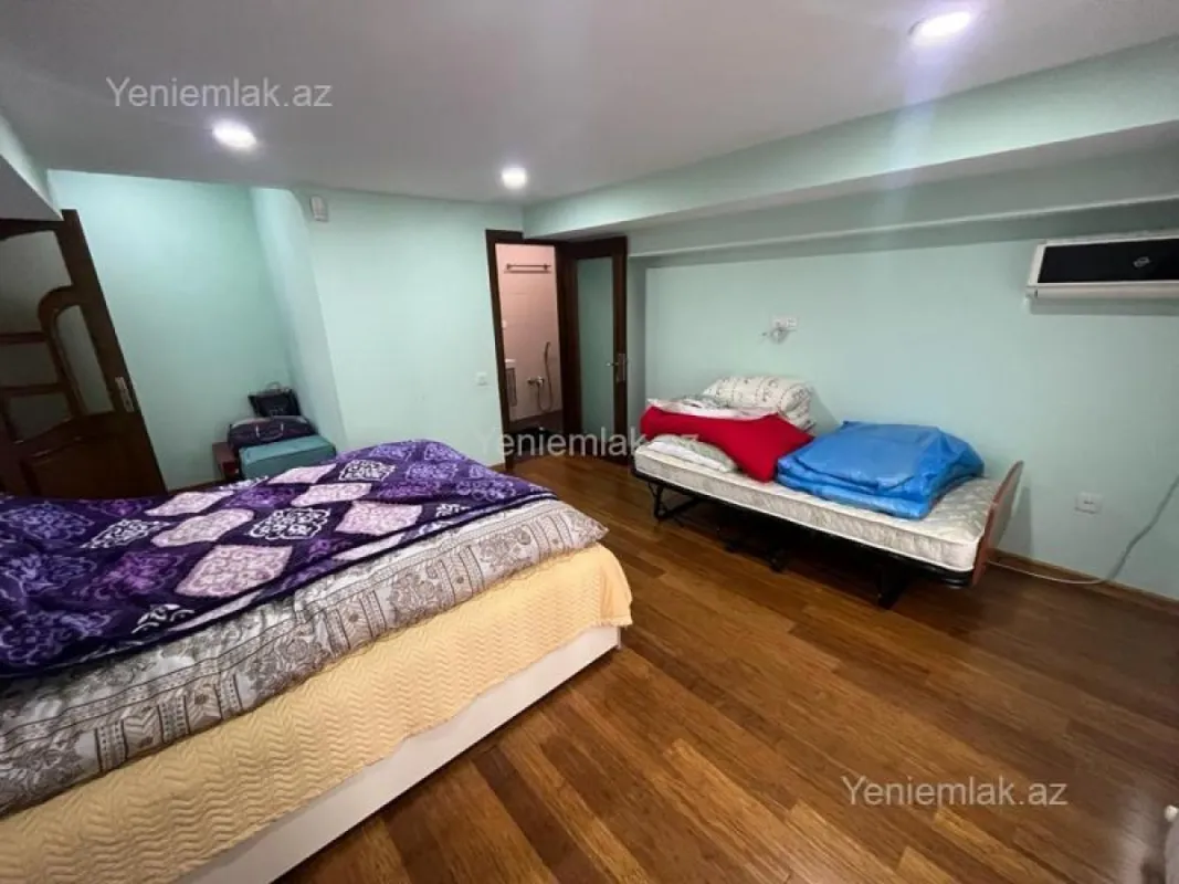 Satılır 10 otaqlı həyət evi 500 m²