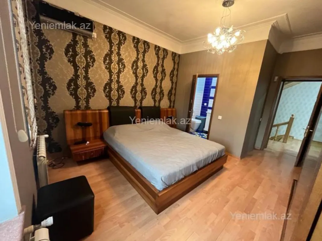 Satılır 10 otaqlı həyət evi 500 m²