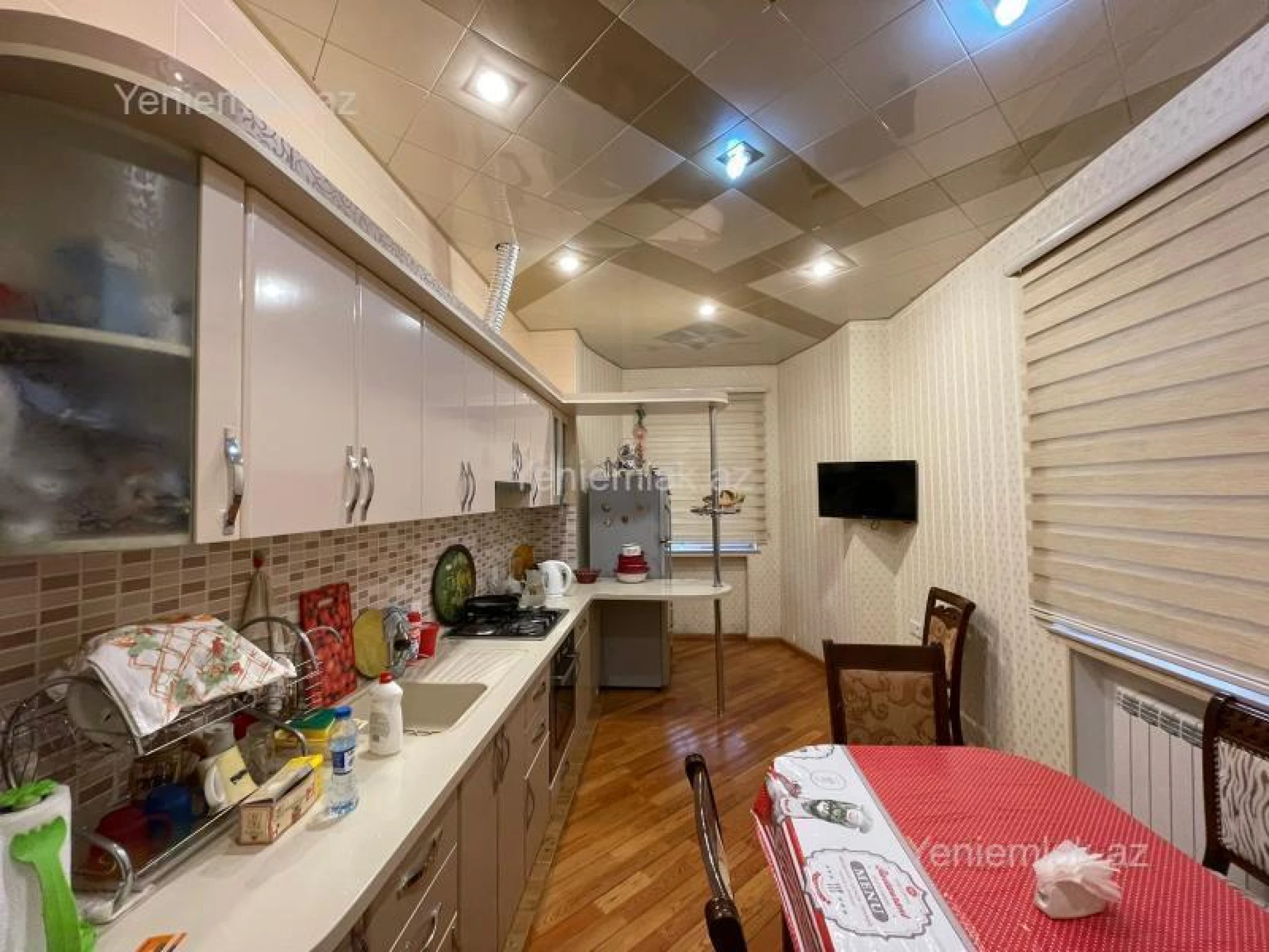 Satılır 5 otaqlı həyət evi 300 m²