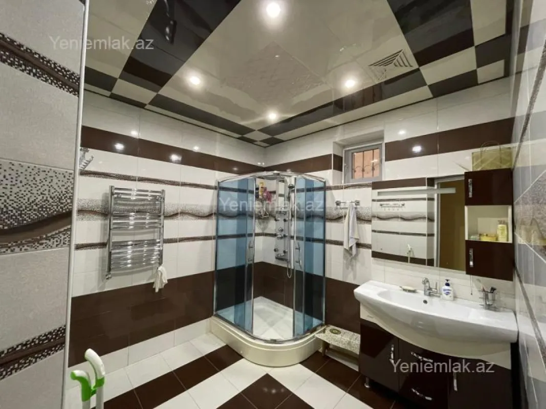 Satılır 5 otaqlı həyət evi 300 m²