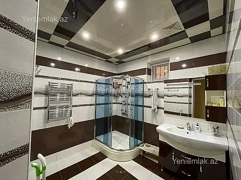 Satılır 5 otaqlı həyət evi 300 m²