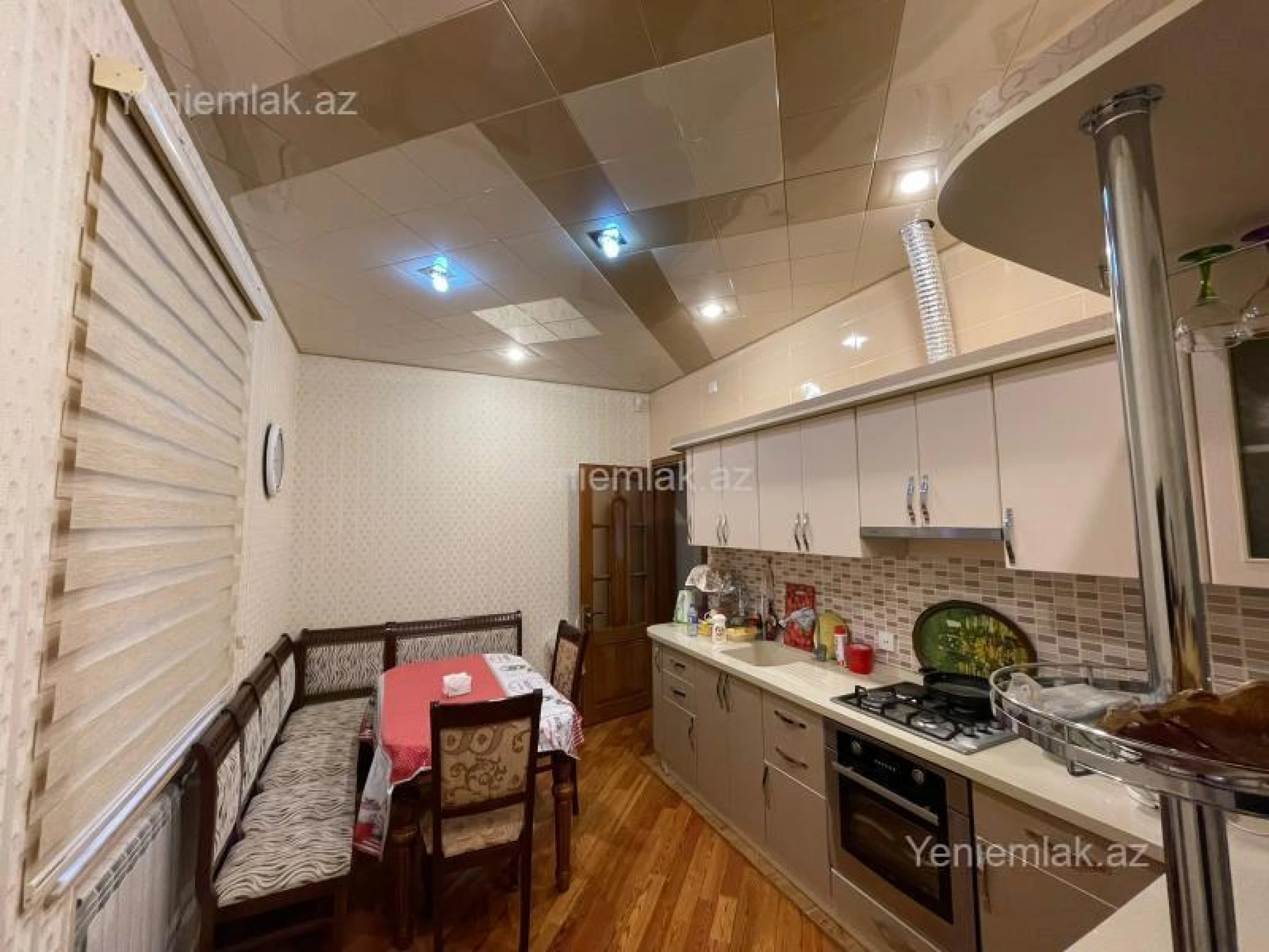 Satılır 5 otaqlı həyət evi 300 m²