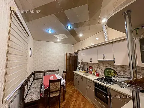 Satılır 5 otaqlı həyət evi 300 m²