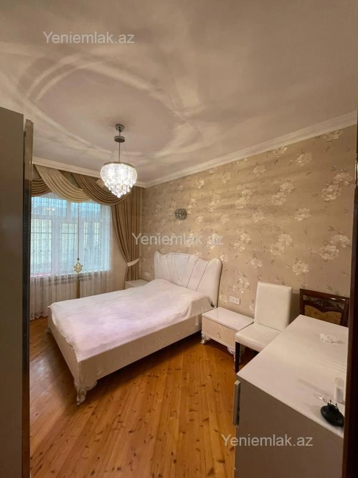 Satılır 5 otaqlı həyət evi 300 m²