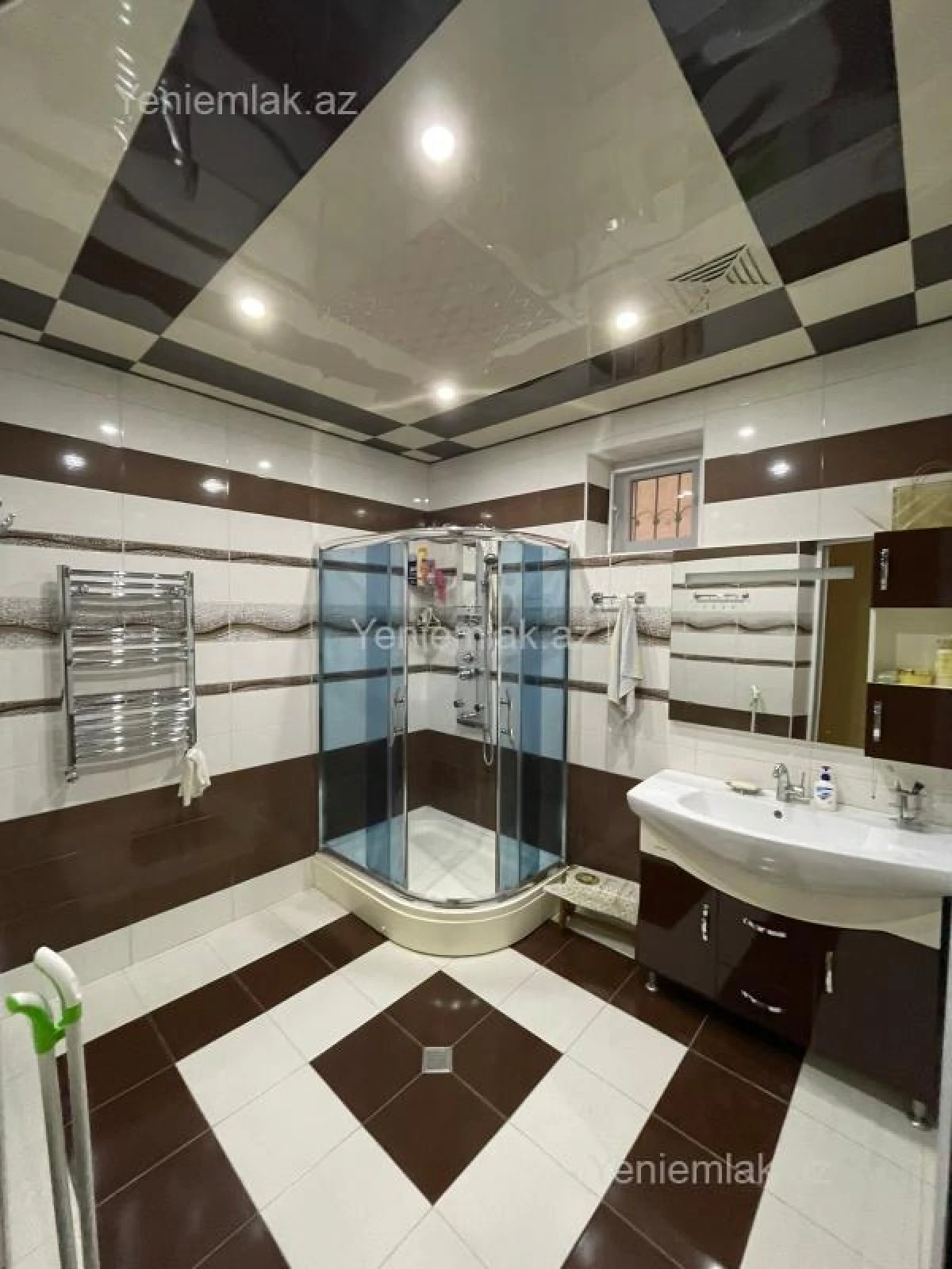 Satılır 5 otaqlı həyət evi 300 m²