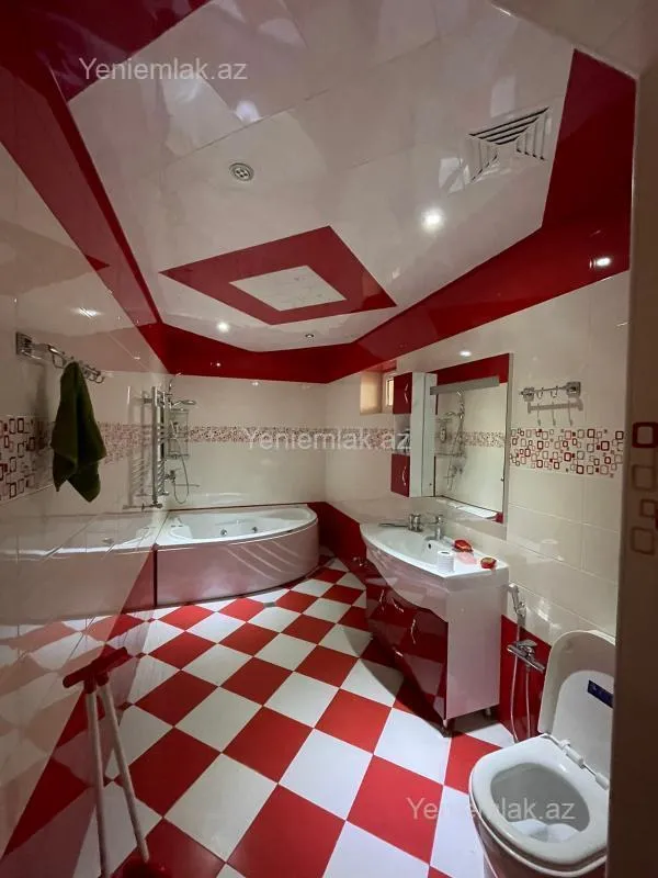 Satılır 5 otaqlı həyət evi 300 m²